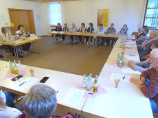 Literatur, die Mut macht: Buchvorstellung in Kirburg bewegt zahlreiche Zuh�rer
