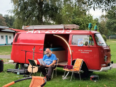 "Sommer, Sand und Campingterror" mit Micha Kr�mer im Freibad Herschbach