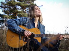 "Lulo Reinhardt Accoustic Lounge" feat. Caro Trischler ist in H�hr-Grenzhausen zu Gast