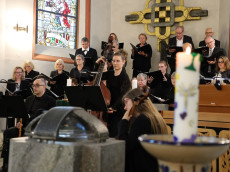 Jubil�umsgottesdienst zu f�nf Jahren Musikkirche mit Barockmusik, Gesang und Ehrung