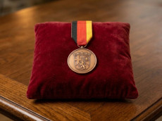 Uli Schmidt erh�lt Verdienstmedaille f�r herausragendes Engagement