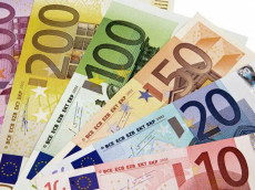 Nicole nrgelt  ber Ditenerhhungen