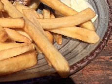 Nicole n�rgelt...�ber zu kurze Pommes und Regelwahn