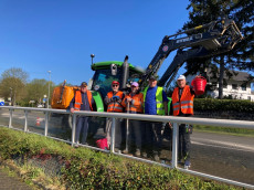 Fr�hjahrsputz in Erpel: Ehrenamtliche s�ubern Bushaltestelle