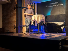 Es war einmal ein Jahr: HG.Butzkos satirischer Jahresr�ckblick in Waldbreitbach