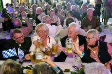 Oktoberfest auf der Wiedinsel begeistert mit bayerischer Lebensfreude