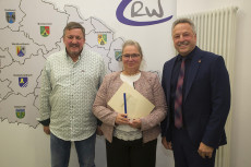 Ute Grgens wird fr auerordentliches Engagement fr Niederbreitbach ausgezeichnet
