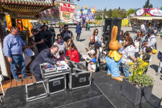 "Malen statt zahlen": Kreative Kinderaktion auf der Osterkirmes in Neuwied
