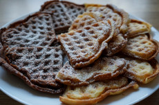 Waffelverkauf auf dem Groen Markt Montabaur: Untersttzung fr Trostjanez