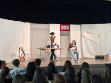 Pr�ventionstheater "Alkoh�lle" sensibilisiert Sch�ler der IGS Horhausen