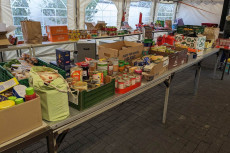 Lebensmittelspendenaktion fr die Neuwieder Tafel: Hilfe zur Weihnachtszeit