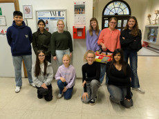 Werner-Heisenberg-Gymnasium erh�lt Defibrillator und Erste-Hilfe-Ausr�stung