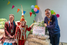 Karnevalsfreude im Kreis Neuwied: Wurfmaterial f�r die Jecken gesichert