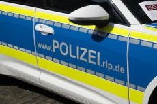 Unbekannter Autofahrer verletzt 80-Jährigen in Betzdorf-Bruche und flieht - Polizei sucht Zeugen