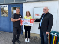 Rotarier spenden an die Neuwieder Tafel