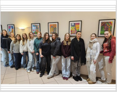 Bunte Kunstwerke der Robert-Koch-Schule bereichern Seniorenresidenz Sankt Antonius in Linz