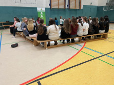 Selbstverteidigungskurs f�r M�dchen in der Realschule plus in Puderbach