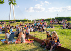 Sommerabend in den Goethe-Anlagen Neuwied: "R(h)ein chillen" l�dt zum Entspannen ein