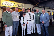 Nach langem fairen Wettstreit stand der Sch�tzenk�nig der Bruderschaft Sch�nstein fest