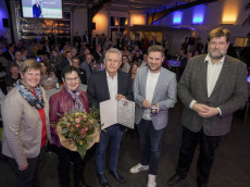 Unternehmerische Brillanz in Bad Marienberg geehrt: Die Verdienstmedaille f�r Klaus Scholl