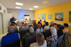 "September-Blues" in Altenkirchen: Manuela Lowak ber�hrt mit feinsinniger Sp�tsommer-Poesie