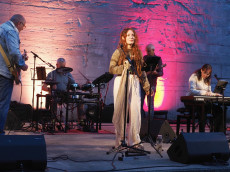 Somesongs rocken die Basaltb�hne im St�ffel-Park f�r den guten Zweck