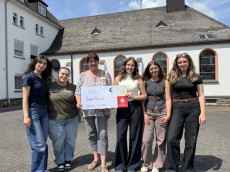 Abiturienten der IGS Betzdorf-Kirchen spenden 1.500 Euro an Hospiz Kloster Bruche