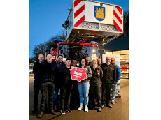 Drehleiter trifft Drehb�hne: Freilichtb�hne Freudenberg spendet an engagierte Jugendfeuerwehr