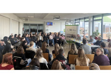 Stadtratsmitglieder im Dialog mit Schlern der BBS Wissen