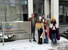Sternsinger �berbringen Segen im Betzdorfer Rathaus
