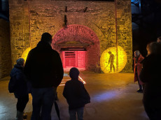 Nachts auf der Htte: Taschenlampenfhrung fr Gro und Klein