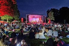 Taschenlampenkonzert im Neuwieder Stadtpark: Ein Abend voller Musik und Magie