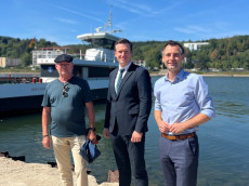Niedrigwasser fordert Rheinf�hre heraus: Bad Honnef setzt sich f�r langfristige L�sung ein