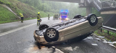 Aktualisiert: Verkehrsunfall auf der B414 - Pkw �berschl�gt sich