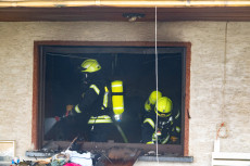 Wenn Sekunden z�hlen: Feuerwehr reagiert blitzschnell auf Geb�udebrand in Dierdorf