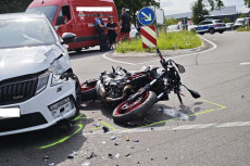 Unfall auf der Bundesstrae (B 256) bei Willroth: Motorradfahrerin schwer verletzt