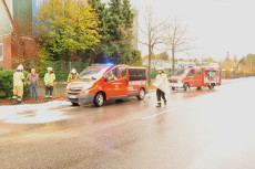 Einsatz der Feuerwehr Neitersen: Nach einem Unfall drohte l in den Kanal zu laufen 