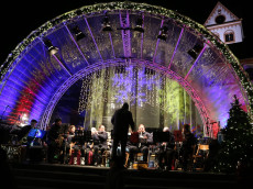 Weihnachtsmarkt in Bendorf lockte bereits am ersten Tag zahlreiche Besucher an