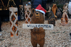 Weihnachtsmarkt Schnstein 2024: Festlicher Lichterglanz am Schtzenhaus