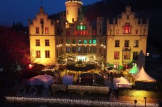 �ber sechs Wochen Weihnachtsmarkt auf Schloss Arenfels