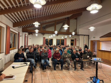 Rund 150 Menschen informieren sich �ber B�rgerentscheid zur "Gastst�tte am Kirchplatz"