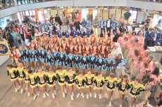 Ein Meer aus Kost�men und Kl�ngen: Sessionser�ffnung des Karnevals in Wirges