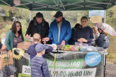 �ber 150 neue Waldexpertinnen und -experten am Oberbieberer Schwanenteich