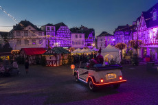 Gitarrenstrnzer starten mit Weihnachtsprogramm in Linz am Rhein