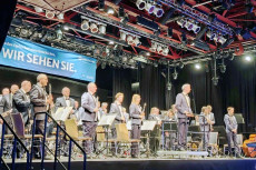Wei�er Ring feiert 50-j�hriges: Landespolizeiorchester gastierte in Wissen