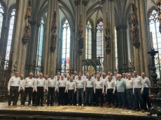 Mnnerchor aus dem Westerwald im Klner Dom: Frohe Stunde aus Weroth gestalteten
Kapitelsamt mit