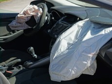 Schwerer Verkehrsunfall in Neustadt (Wied) f�hrt zu Stra�ensperrung