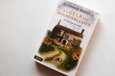 Buchtipp: "Das Gelb der Sonnenblumen. Ein Krimi aus Cornwall" von Susanne Arnold