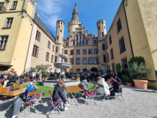 Magische Ostern auf Schloss Arenfels: Stars aus der Harry-Potter-Welt verzaubern Deutschland