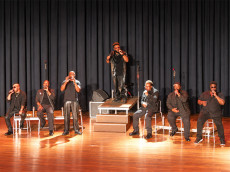 Wenn Stimmen zum Orchester werden � "Naturally 7" begeistern in Ransbach-Baumbach